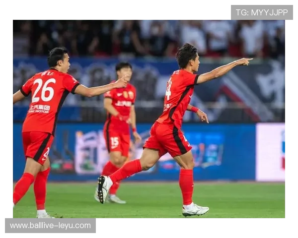 上海海港中超争冠形势严峻，关键战役决定最终命运