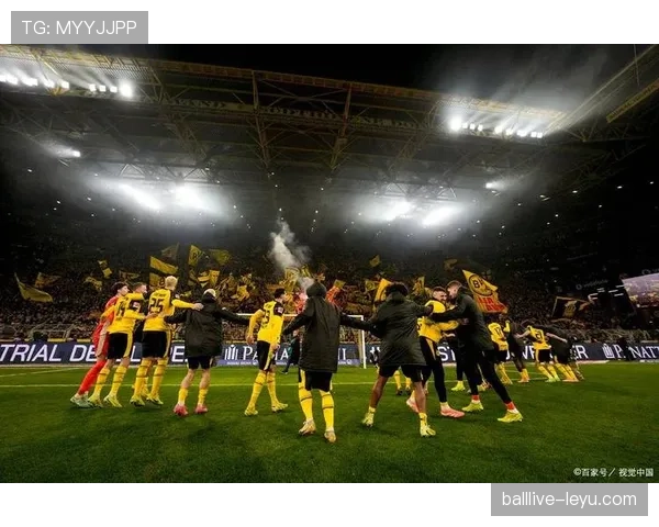 西甲蓝白军团新赛季阵容豪华，竞技状态持续攀升引瞩目